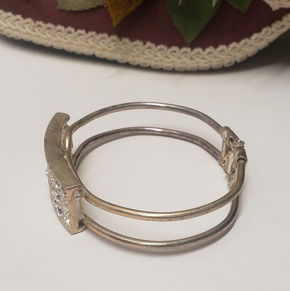 Elegant Crystal Vintage Style Hinge Bracelet - Picture 6 of 8